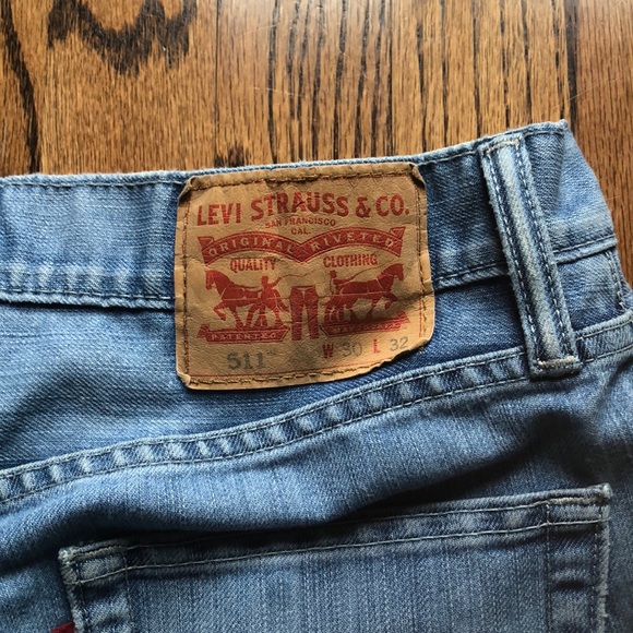 Vintage Levi jean shorts - Picture 4 of 4